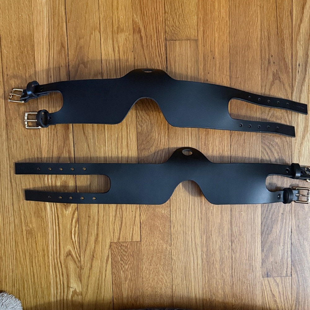 NEW ELF ZHOU Black Strap Garters withGold Buckle Accent